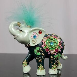‎Margaret Le Van "Lucky in Love" Elephant Figurine